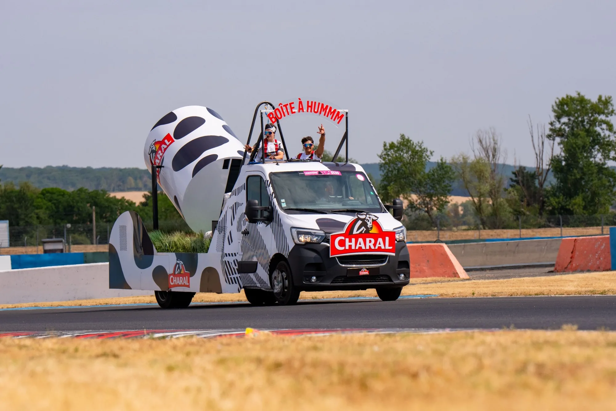 Camion Charal habillé
